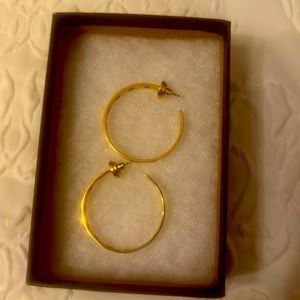 Tory burch ear rings hoops. New without tag. Golden 2 inches